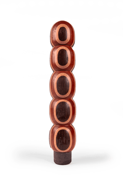 Burrli Holzvibrator Holzdildo Color Edition, Frontansicht, handgefertigt von Holz-Knecht, aus farbenfrohem Naturholz für ein einzigartiges Erlebnis.