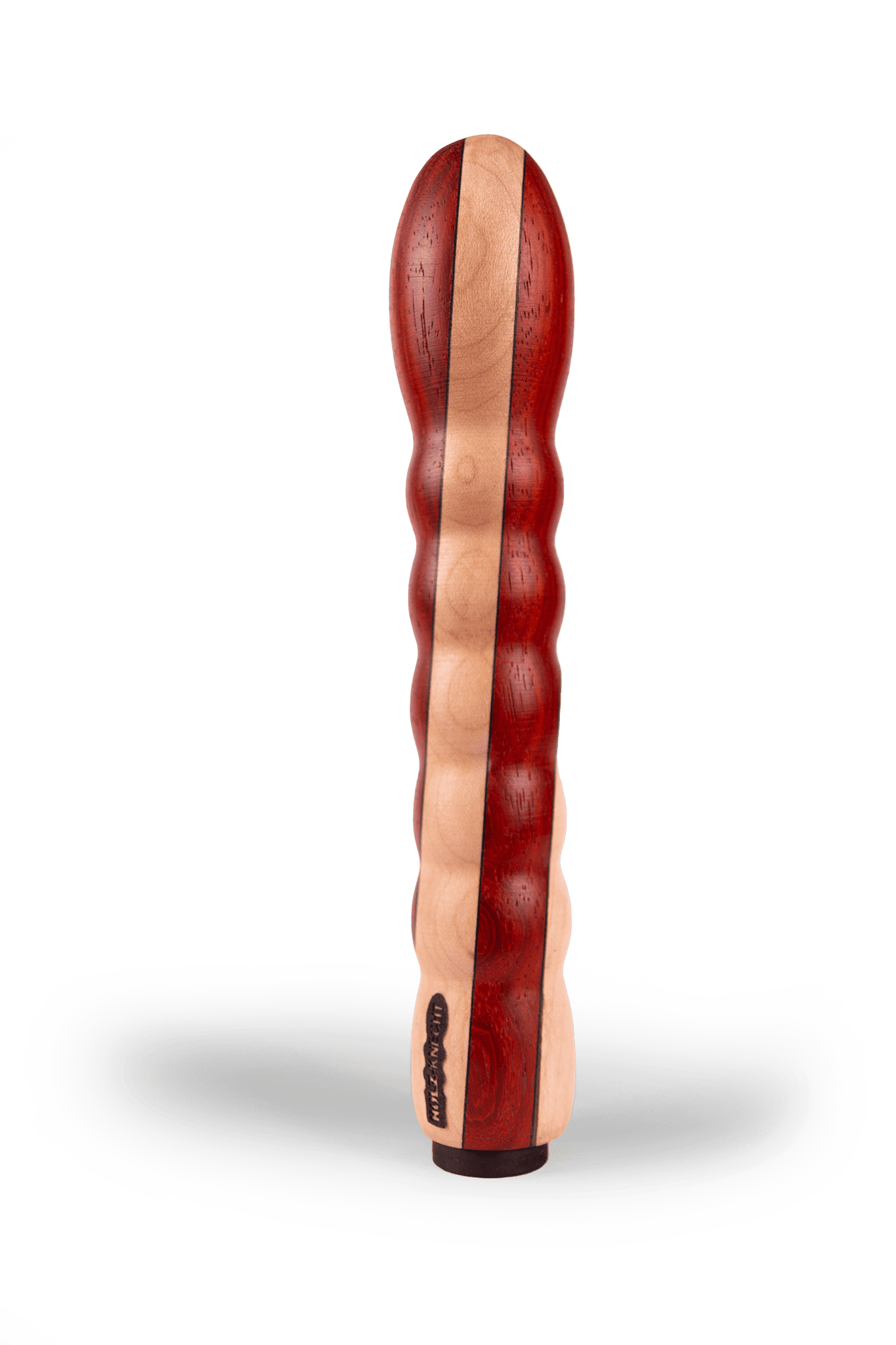 Lausbub Holzvibrator Holzdildo Rossi Signature Edition, Frontansicht, handgefertigt von Holz-Knecht, in stilvollem rotem Design aus Naturholz.