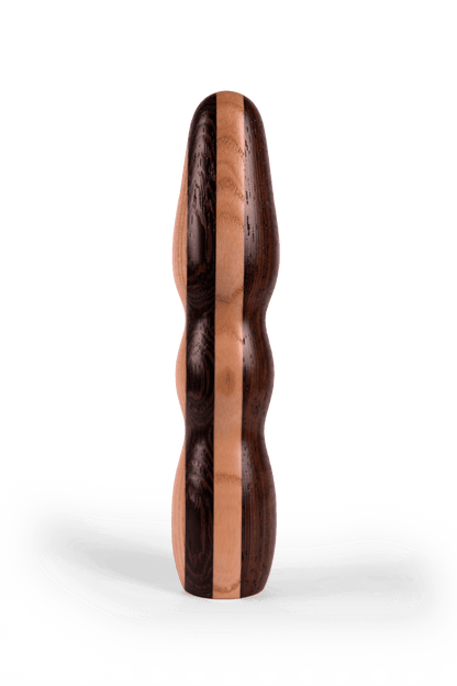 SUMMSI Holzvibrator Holzdildo  Edition, handgefertigter Holzdildo von Holz-Knecht, mit kontrastreichem schwarz-weißem Naturholzdesign.