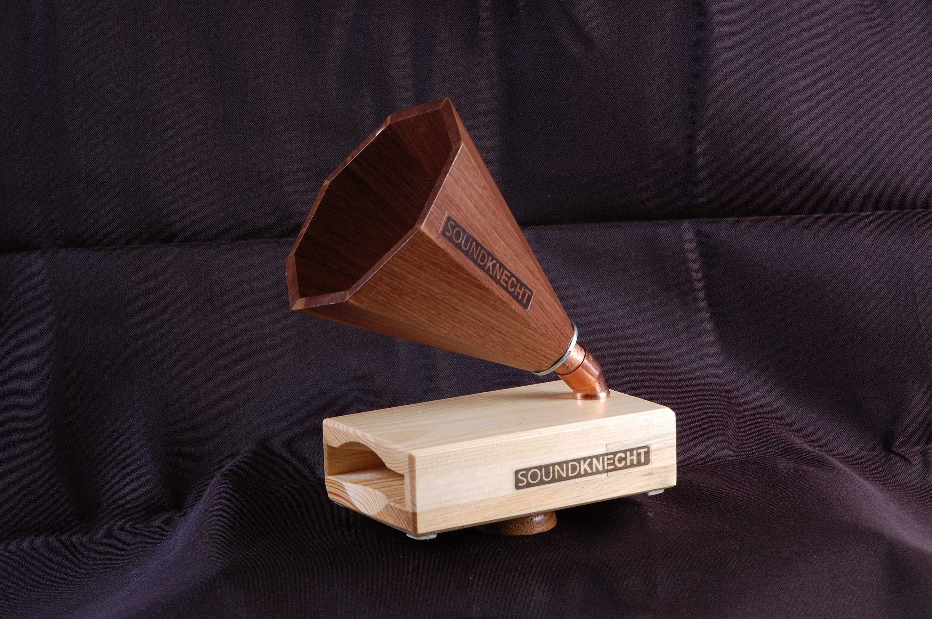 SOUNDKNECHT Mahagoni || Handy Mobilephone Holz Verstärker || Sound Wood Gadget handmade by HOLZKNECHT.